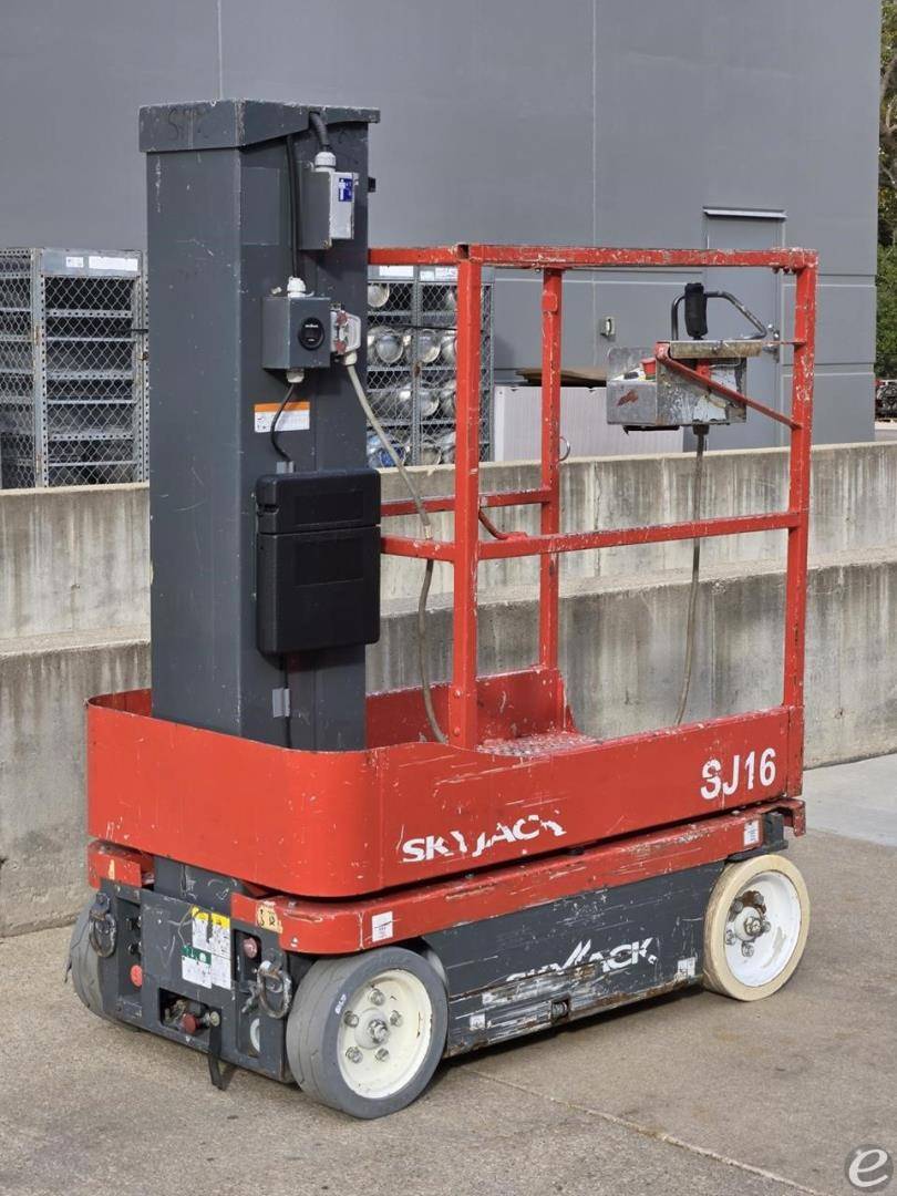 2015 Skyjack SJ16 Electric Scissor Lift - 123Forklift