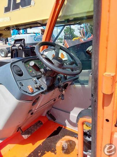 2017 JLG 1255
