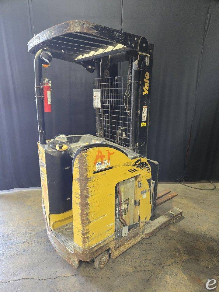 2018 Yale NR045EB