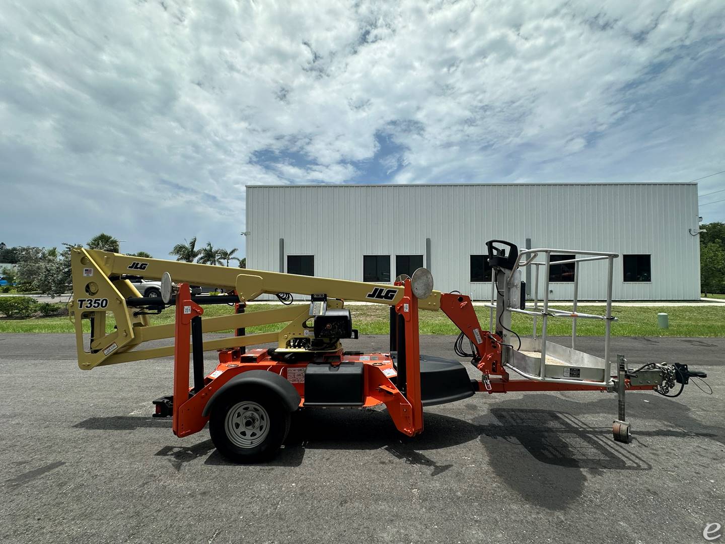 2017 JLG T350
