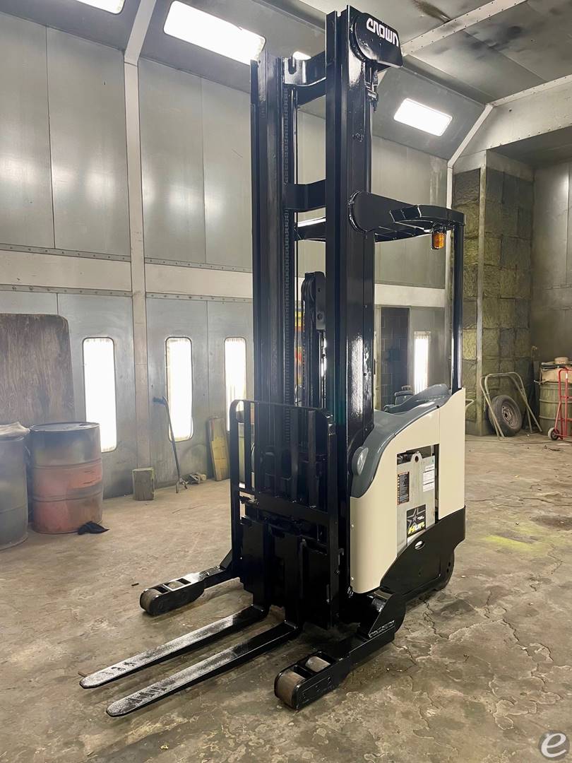 2010 Crown RR5725-35