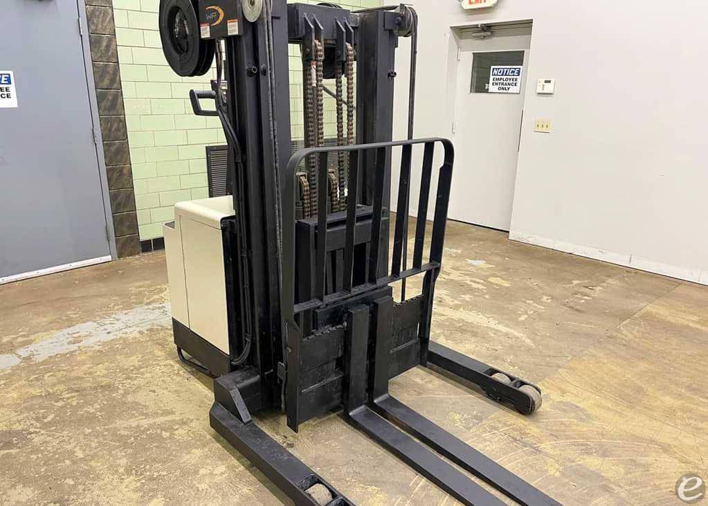 2005 Crown 30WRTT Electric Forklift - 123Forklift