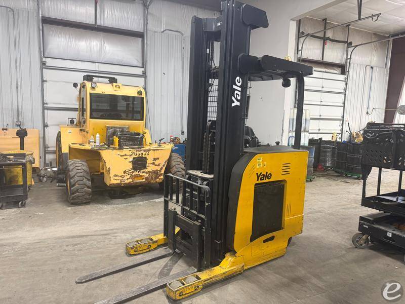 2011 Yale NR045EA