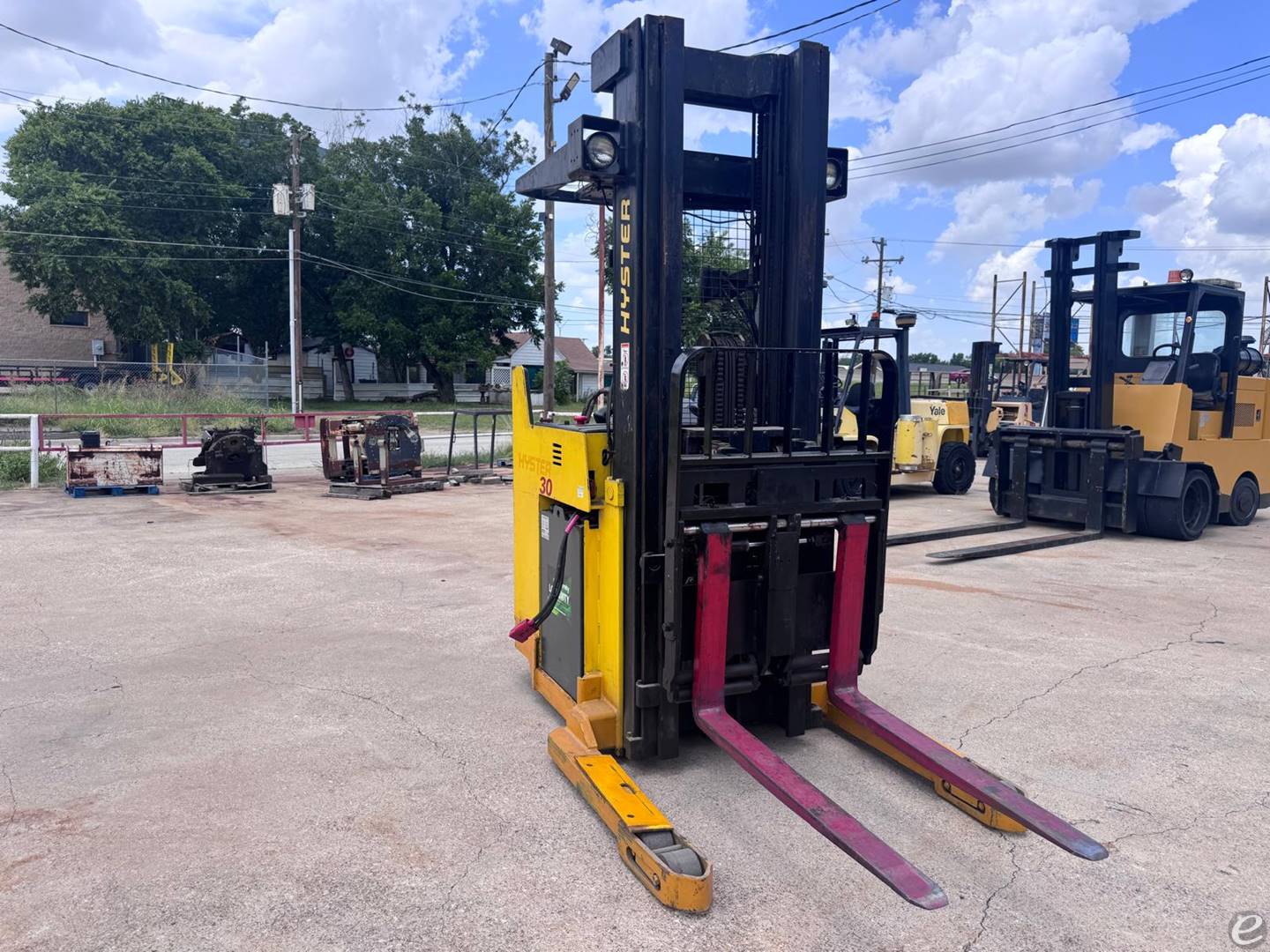 2000 Hyster N30XMDR-240