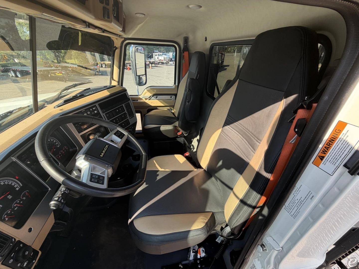2025 Mack PINNACLE 84T