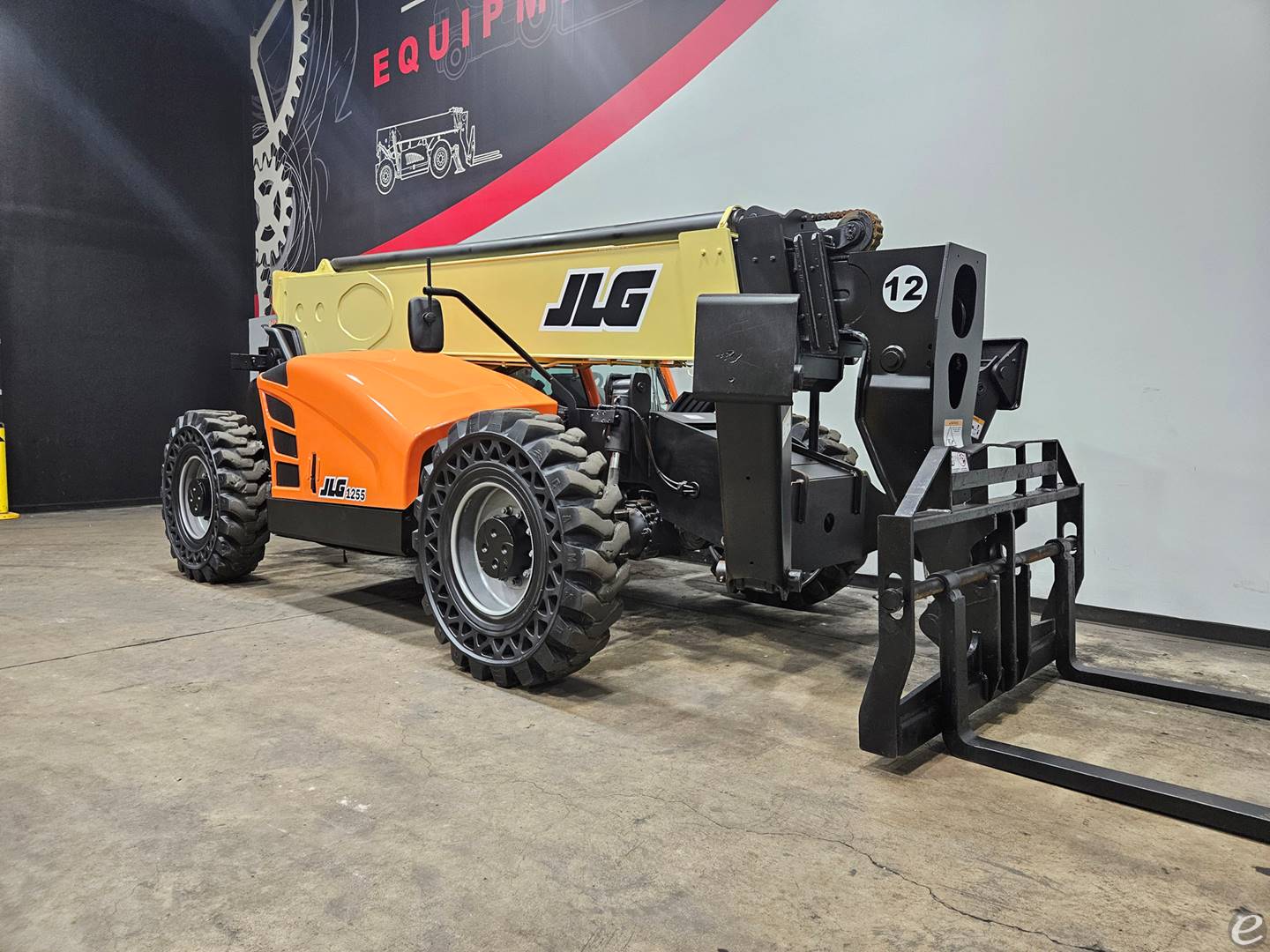 2017 JLG 1255