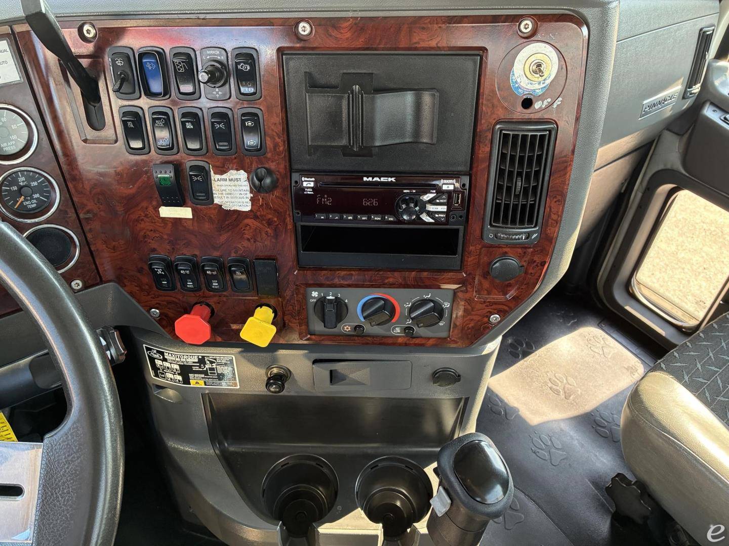 2015 Mack PINNACLE CHU613