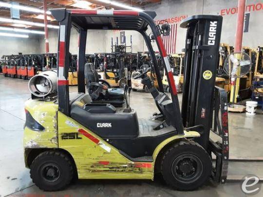  Clark S25L LP Gas Forklift