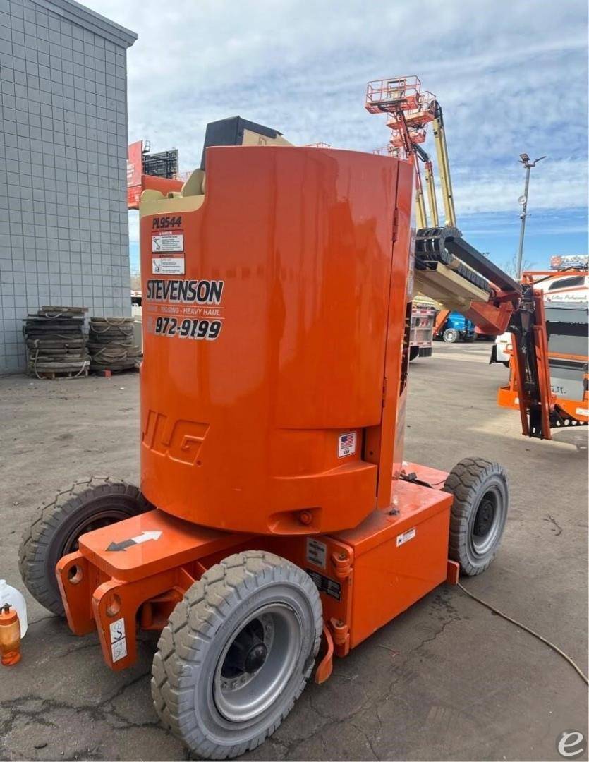 2015 JLG E300AJP