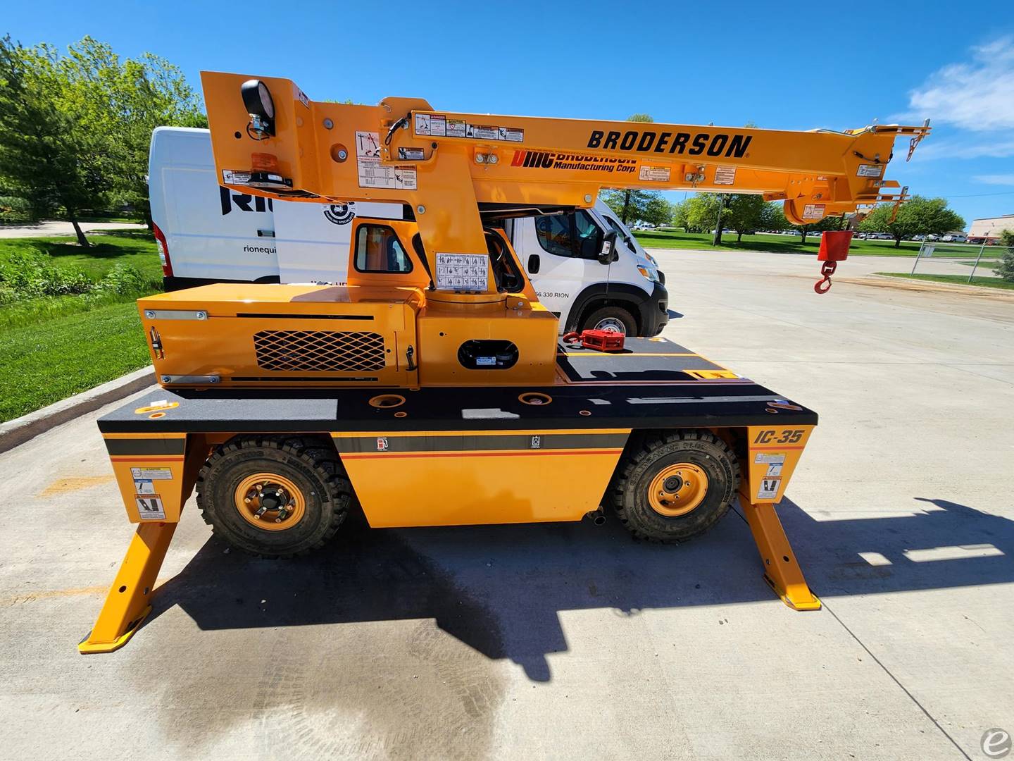 2024 Broderson IC352G