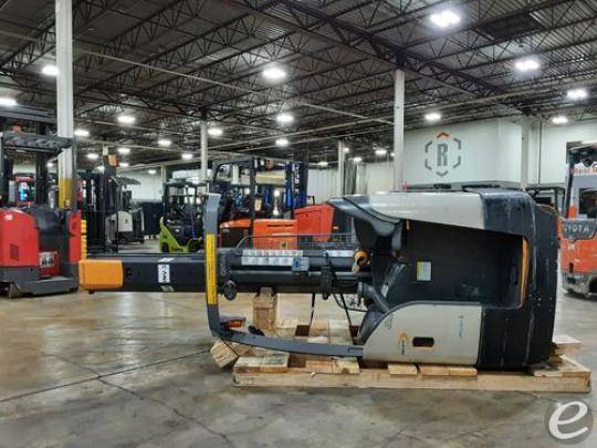 2018 Crown RMD6095S-32 Electric Reach Truck - 123Forklift