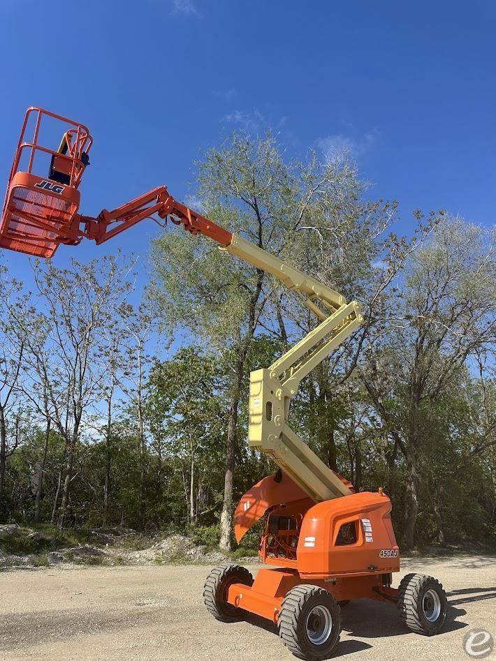 2017 JLG 450AJ