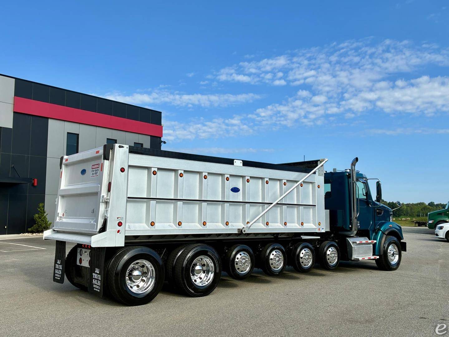 2023 Freightliner 122SD