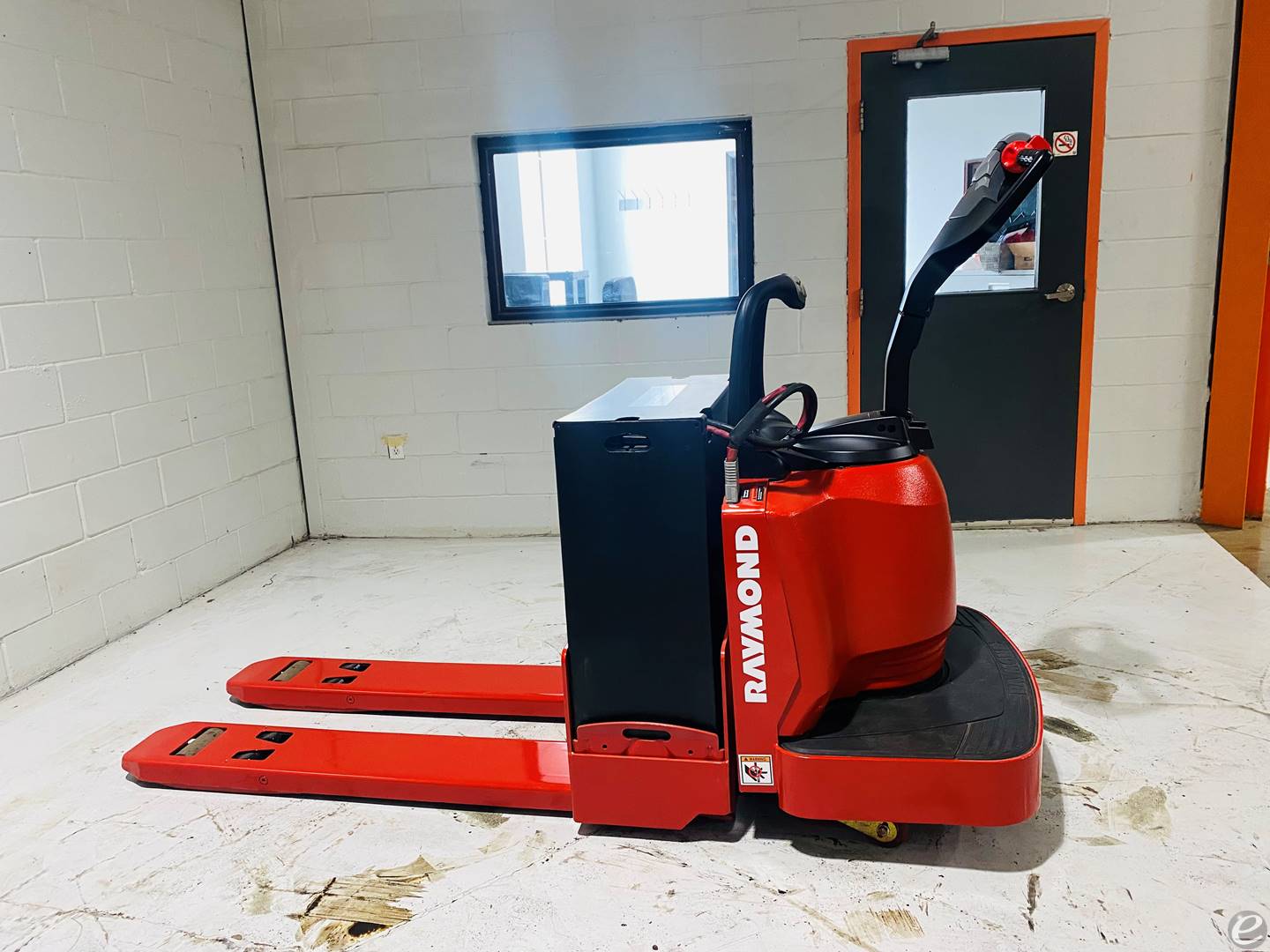 2012 Raymond 8400