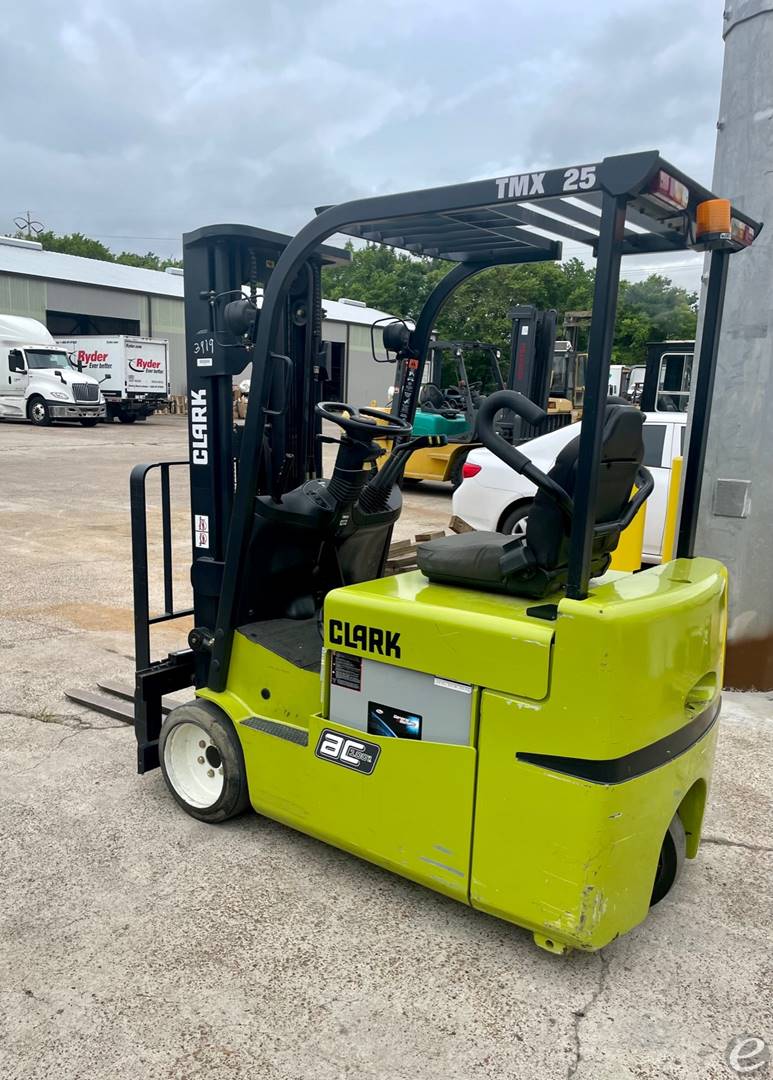2006 Clark TMX25