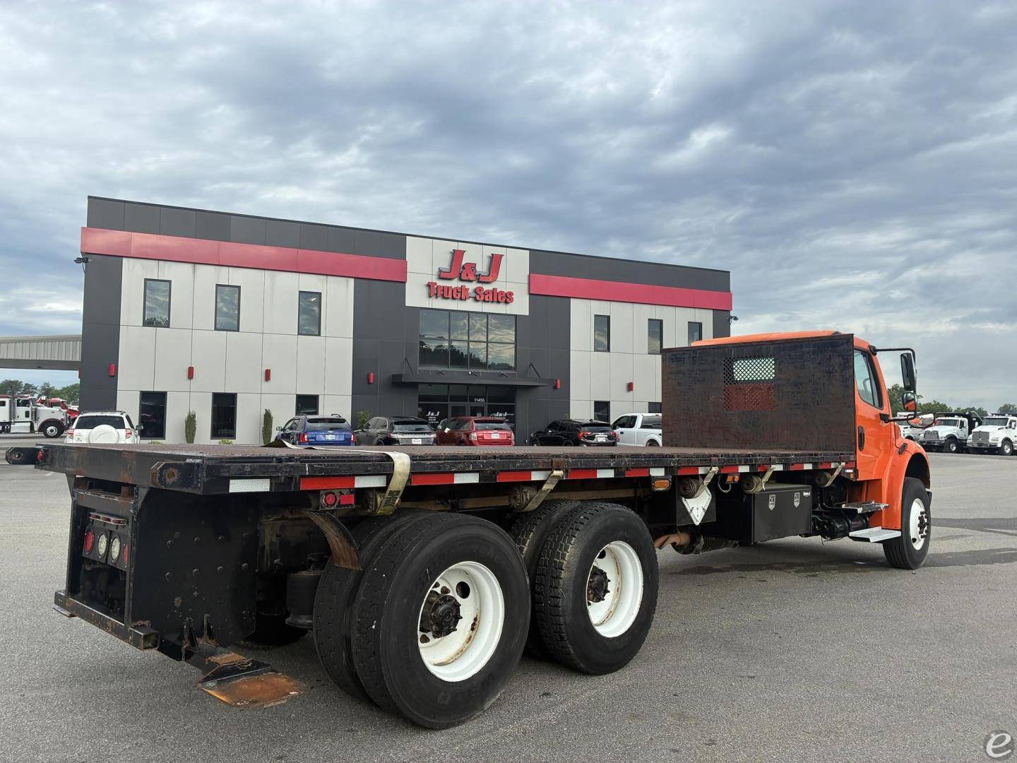 2017 Freightliner BUSINESS CLASS M2 106