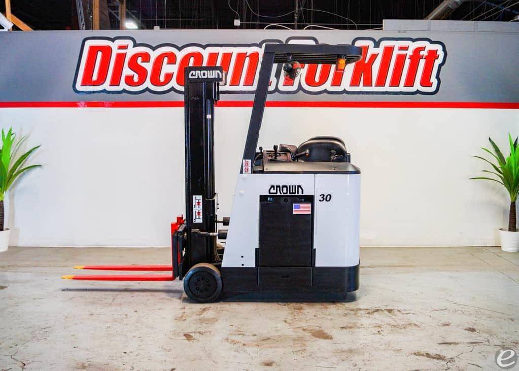 1999 Crown RC3020-30 Electric Forklift - 123Forklift