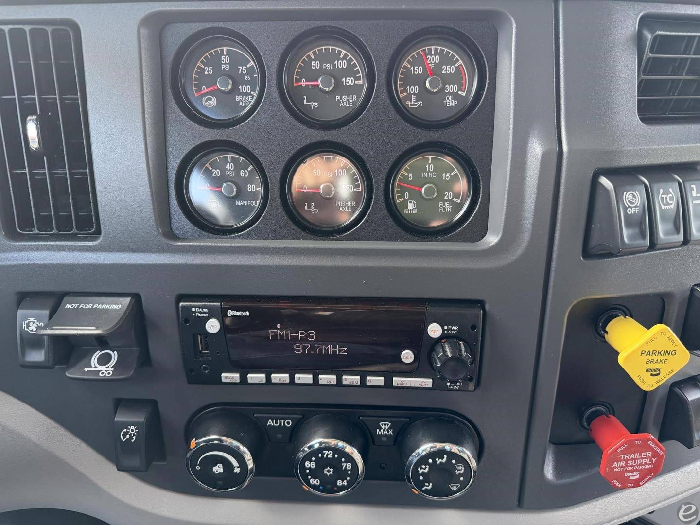 2025 Peterbilt 567