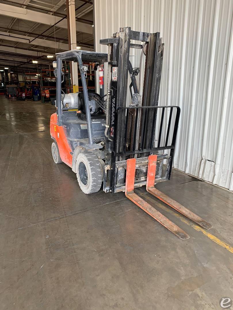 2015 Toyota 8FGU25 Gasoline Forklift - 123Forklift