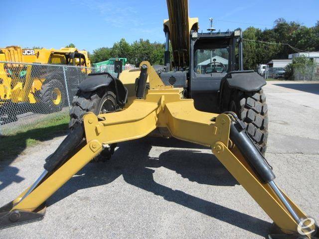 2012 Cat TL1055
