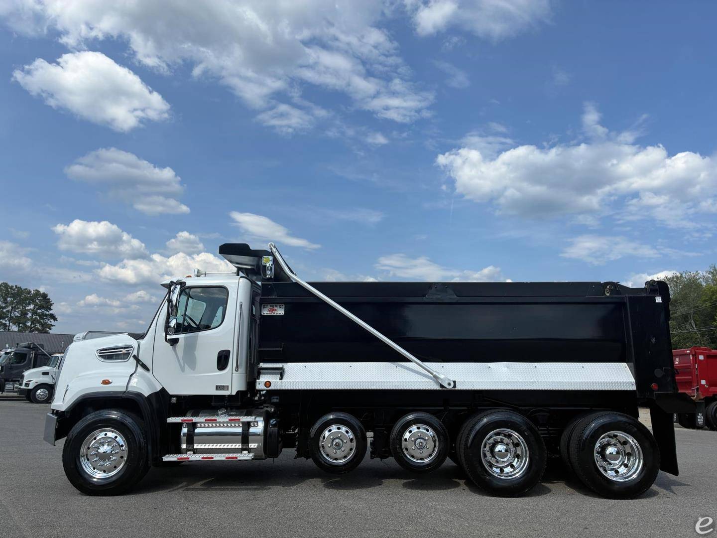 2023 Freightliner 108SD