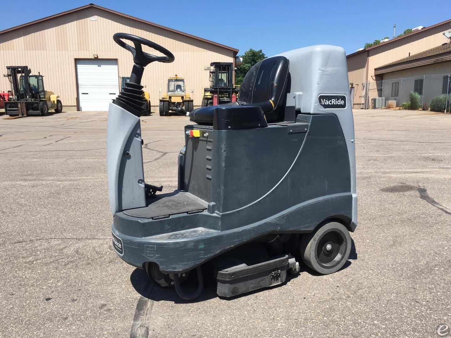 2010 Nilfisk Advance VACRIDE 3400C