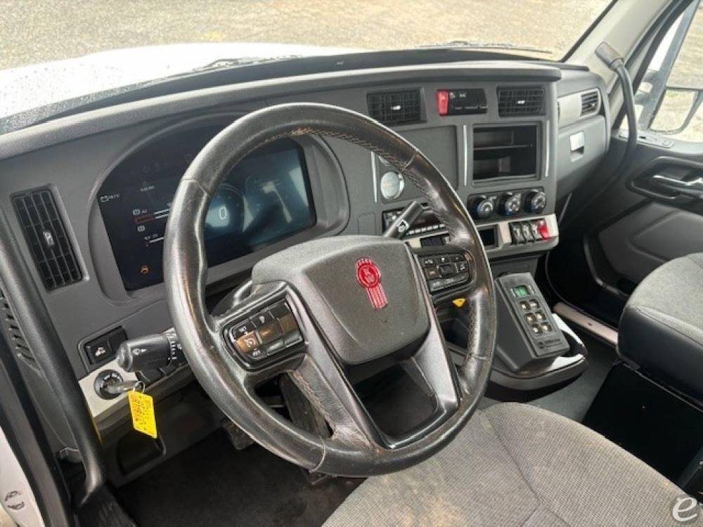 2024 Kenworth T880