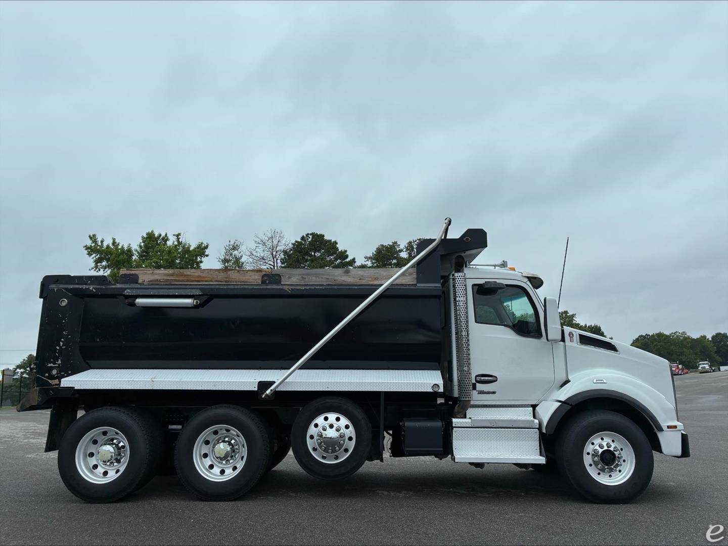 2022 Kenworth T880