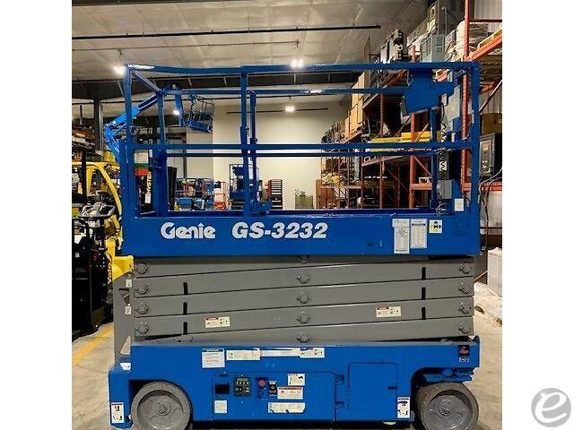 2014 Genie GS-3232 Electric Scissor...