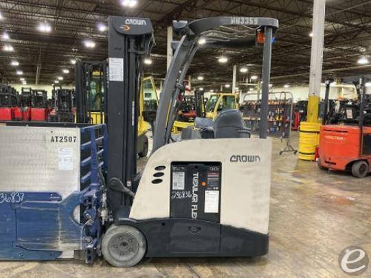 2023 Crown RC5735-35