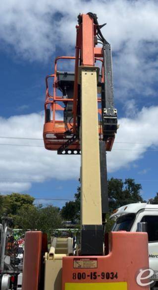 2017 JLG E300AJP