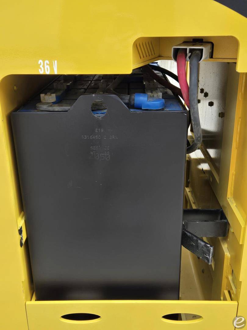 2019 Yale ESC040AD
