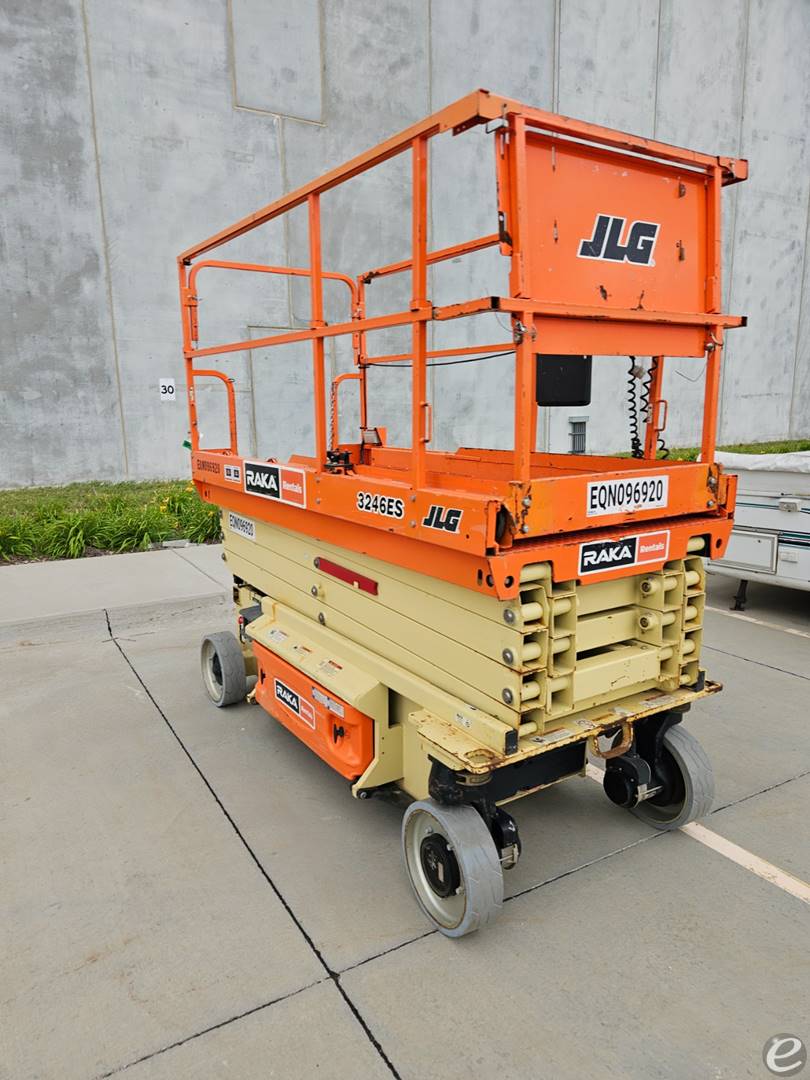 2018 JLG 3246ES