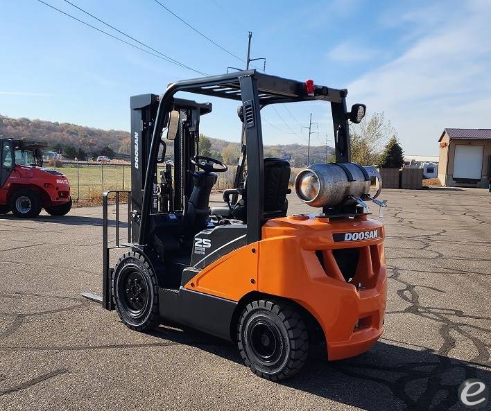 2022 Doosan G25E-7
