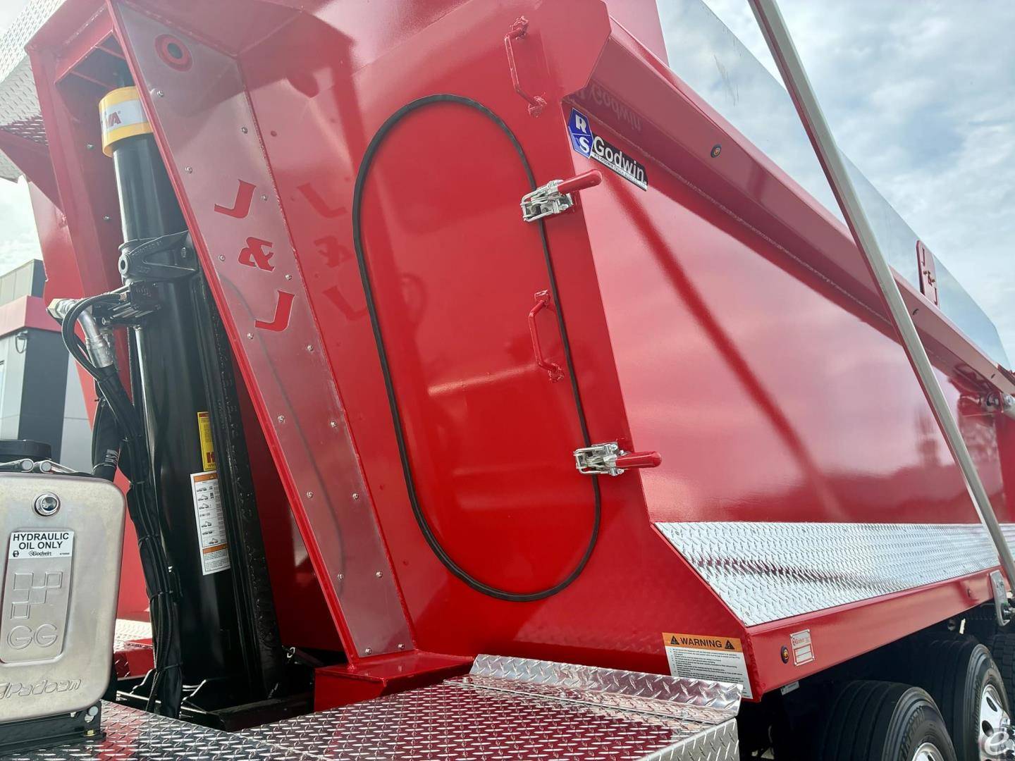 2027 Peterbilt 567