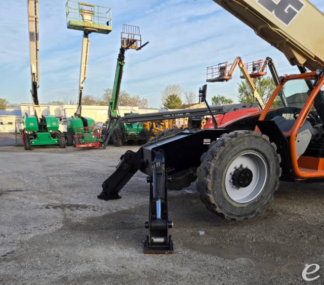2019 JLG 1055