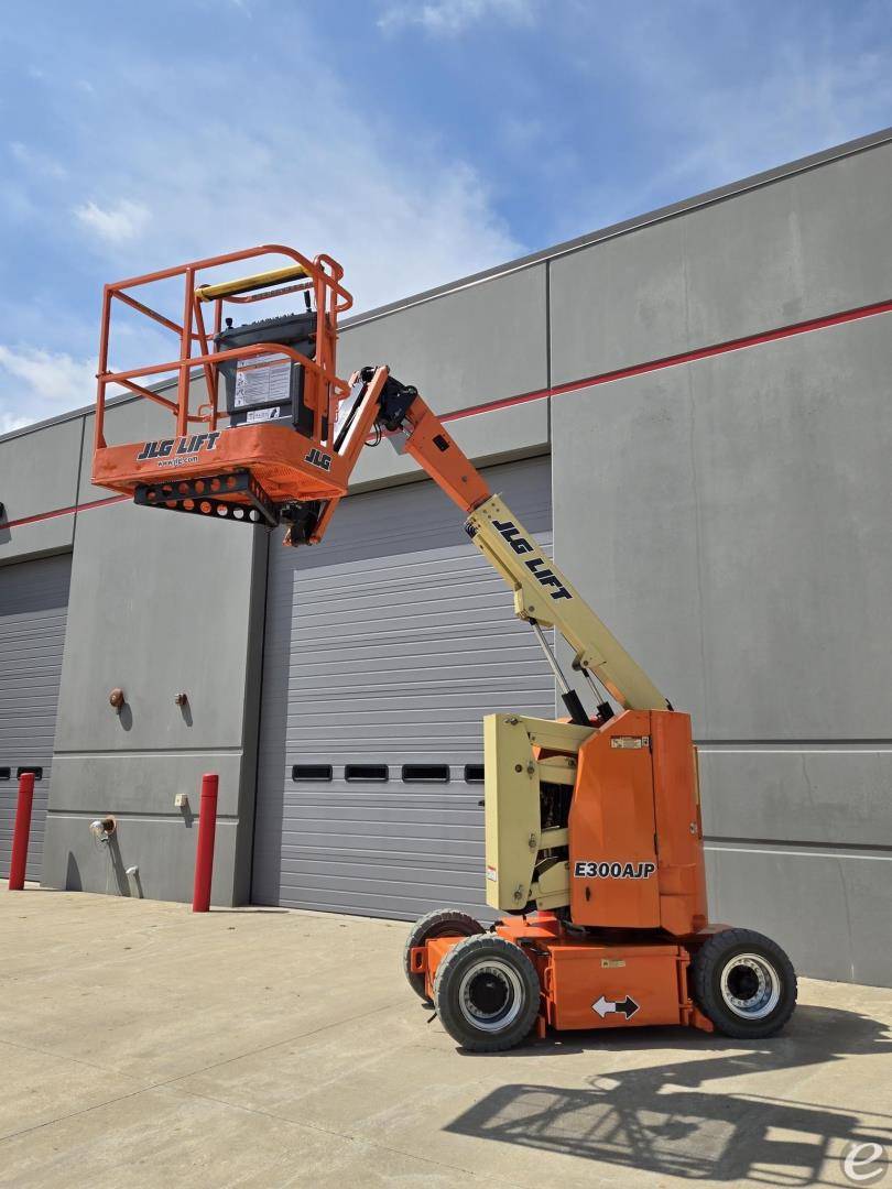 2016 JLG E300AJP