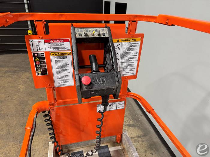 2014 JLG 2030ES
