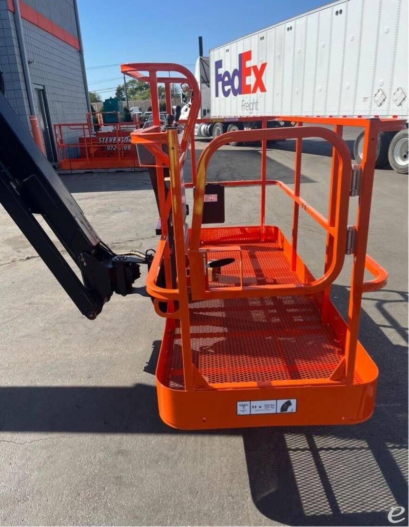 2014 JLG 800AJ
