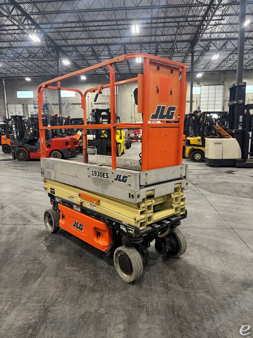 2013 JLG 1930ES