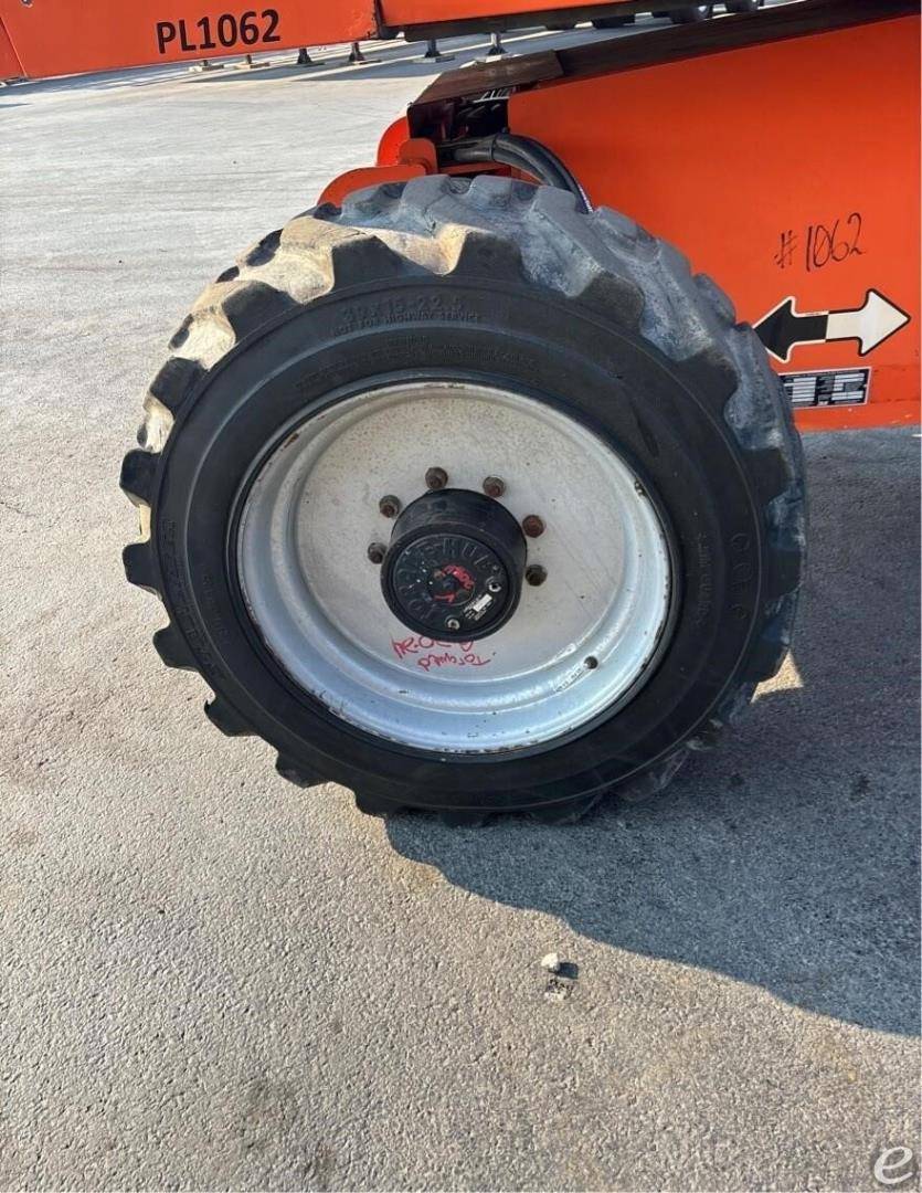 2014 JLG 660SJ