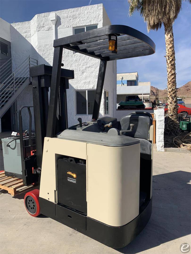 2005 Crown RC3020-35 Electric Forkl...