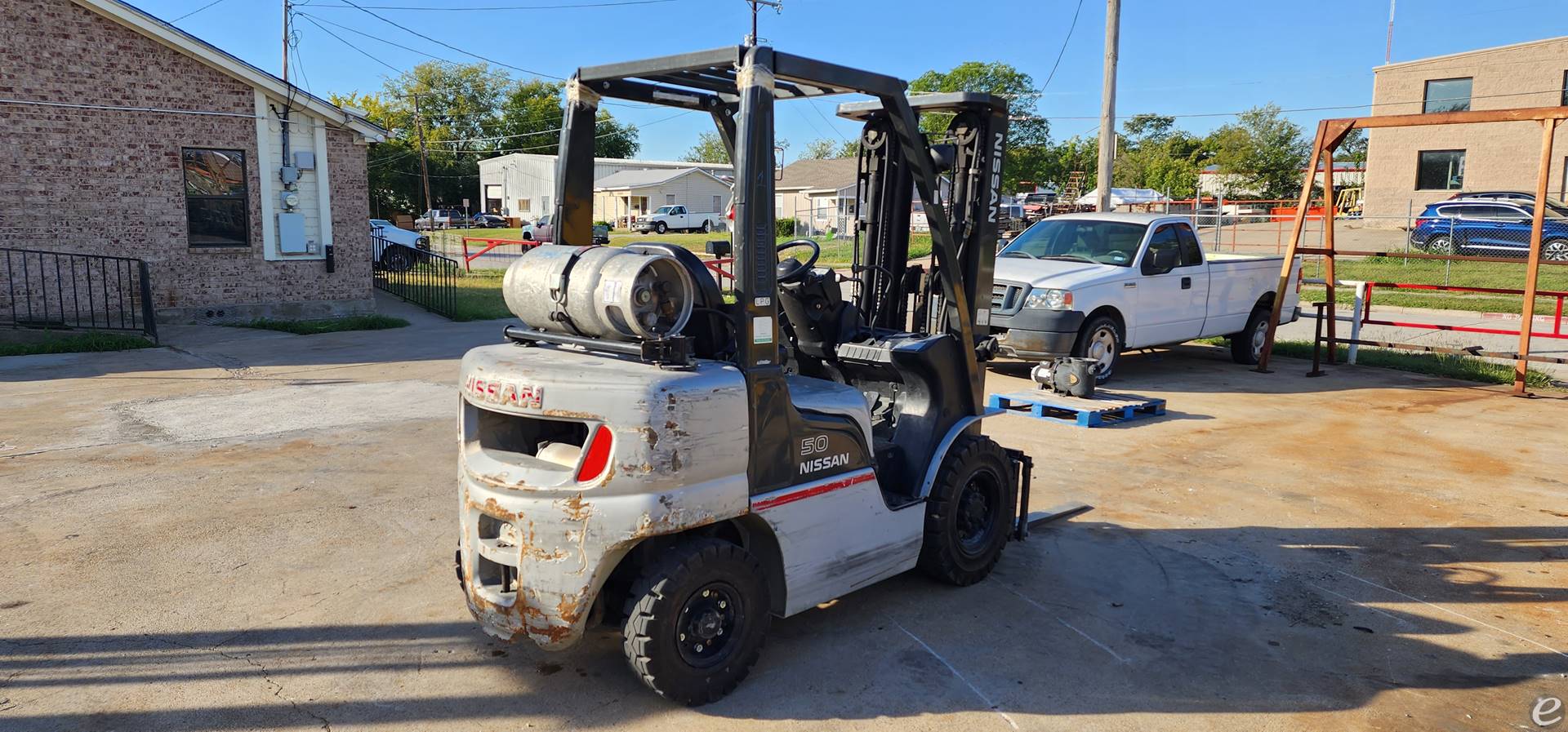 2011 Nissan MP1F2A25LV