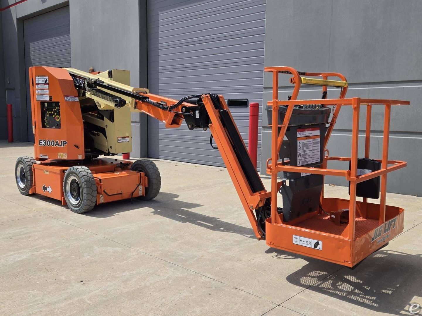 2016 JLG E300AJP