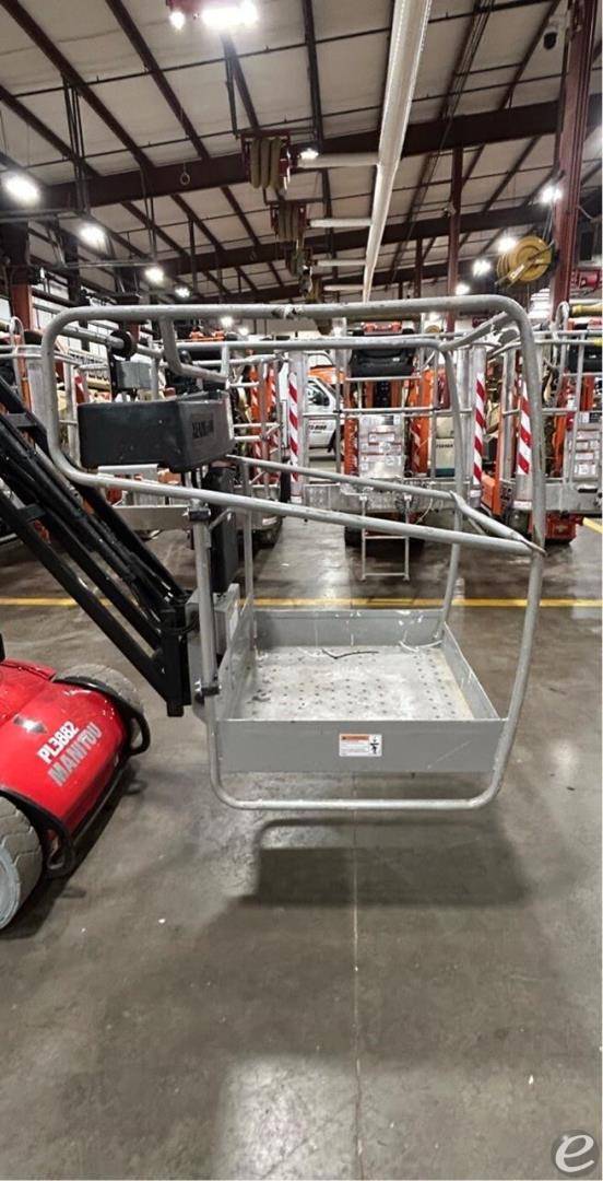 2021 Manitou 26VJR