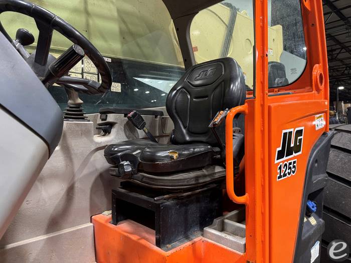 2016 JLG 1255