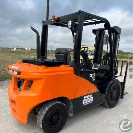 2019 Doosan D35S-5