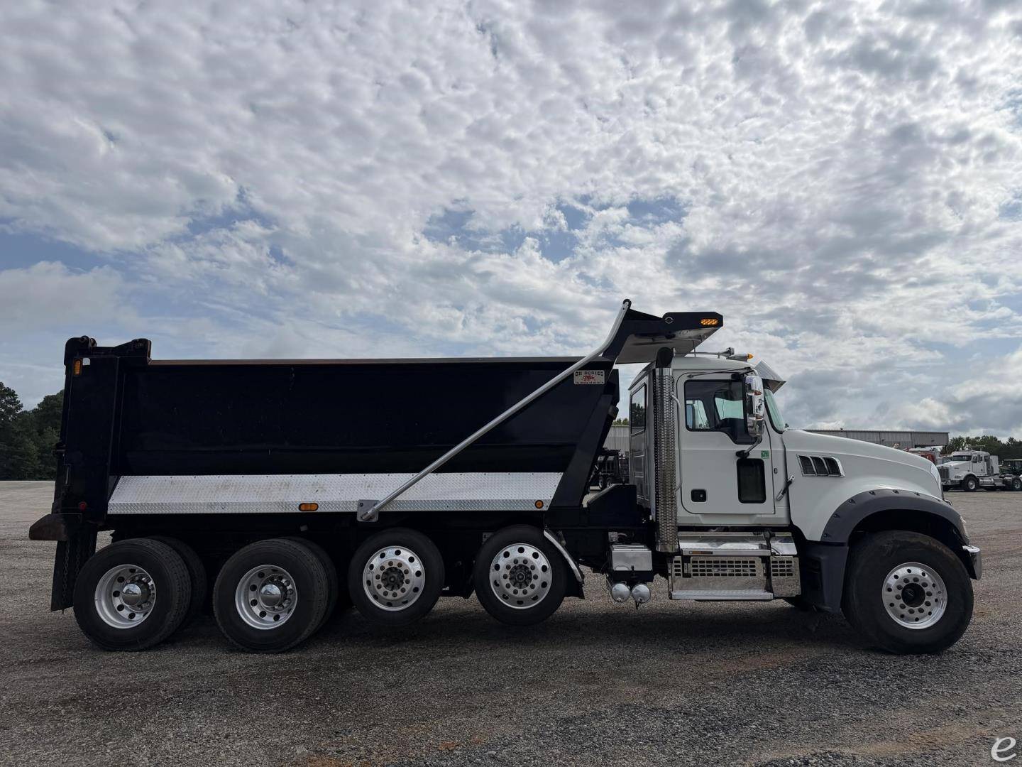 2021 Mack GRANITE 104FR