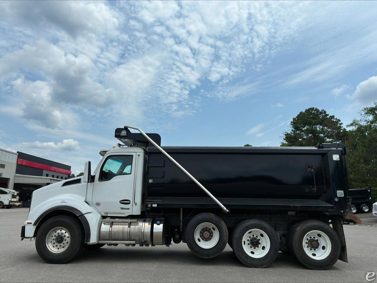 2025 Kenworth T880