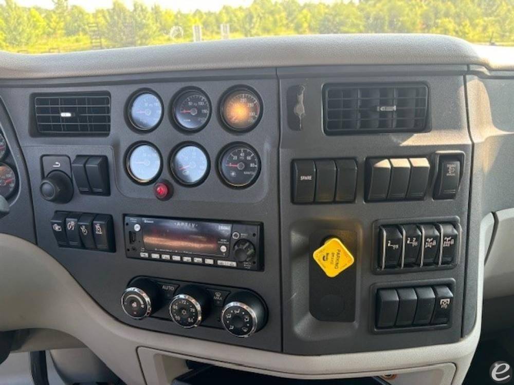 2022 Peterbilt 567